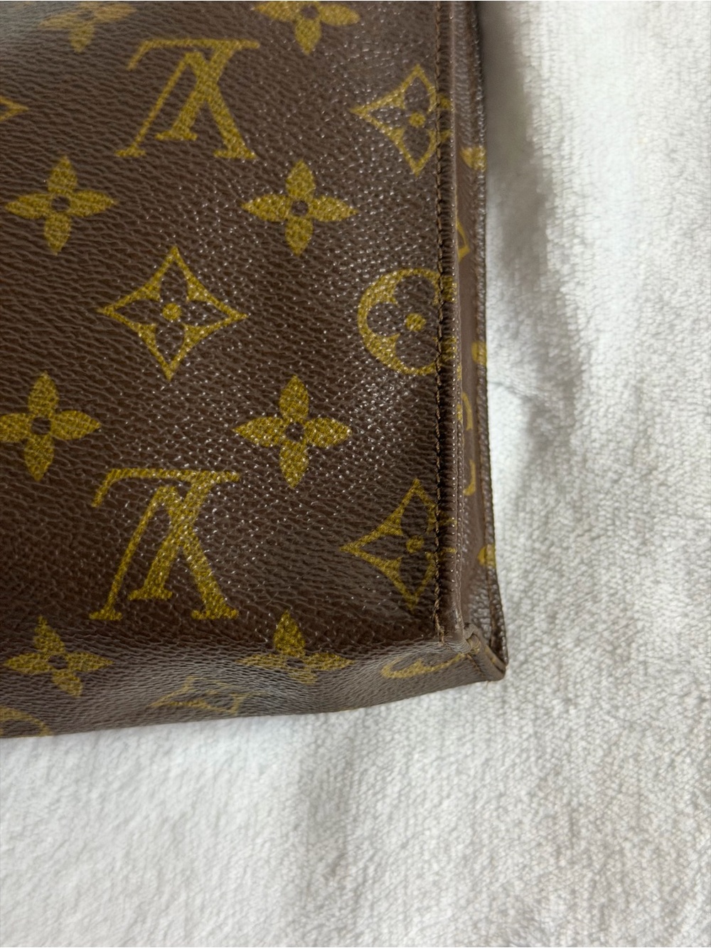 šLouis Vuitton Monogram Canvas Toiletry Pouch 26 - Picture 5 of 14